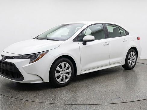 Used 2025 Toyota Corolla LE FWD image 3