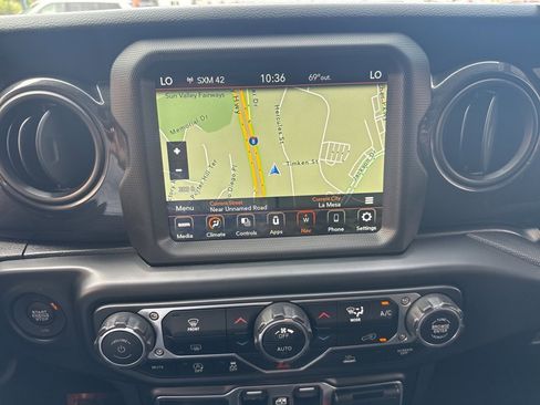 Used 2021 Jeep Gladiator Sport image 19