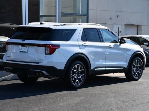 Used 2025 Ford Explorer Platinum w/ Ultimate Package AWD/4WD image 8