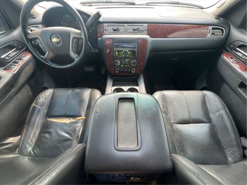 Used 2014 Chevrolet Suburban LT AWD/4WD image 2