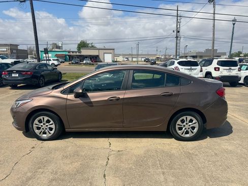 Used 2019 Chevrolet Cruze LS FWD image 2