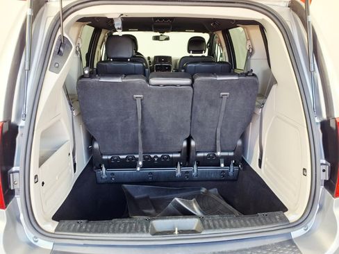 Used 2017 Dodge Grand Caravan SXT FWD image 8
