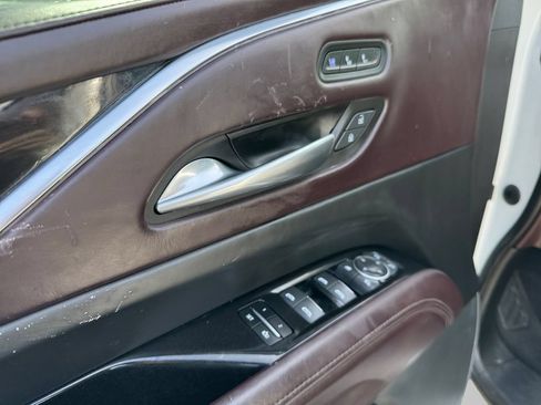 Used 2021 Cadillac Escalade ESV Premium Luxury Platinum w/ Heavy-Duty Trailer Package AWD/4WD image 17