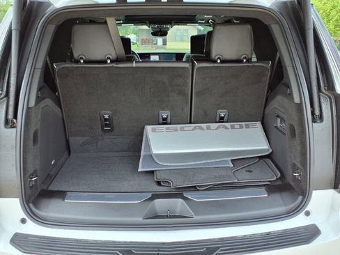 Used 2025 Cadillac Escalade Premium Luxury Platinum image 12