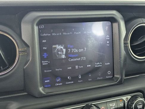 Used 2023 Jeep Gladiator Overland AWD/4WD image 15
