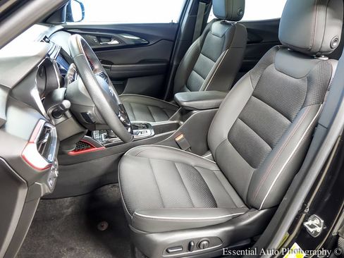 Used 2023 Chevrolet TrailBlazer RS w/ Sun and Liftgate Package FWD image 9