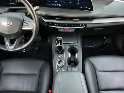 Used 2024 Cadillac XT4 Premium Luxury image 11