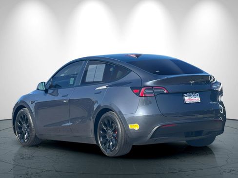 Used 2023 Tesla Model Y Performance image 6