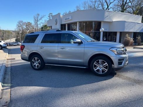Used 2023 Ford Expedition Limited image 2