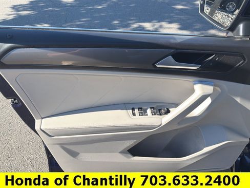 Used 2022 Volkswagen Tiguan SE AWD/4WD image 23
