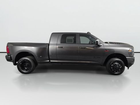 Used 2025 RAM 3500 Laramie AWD/4WD image 6