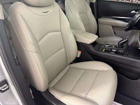 Used 2021 Cadillac XT4 Luxury w/ LPO, Onyx Sport Package AWD/4WD image 38