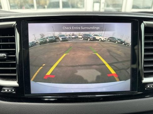 Used 2024 Chrysler Pacifica Touring-L image 16