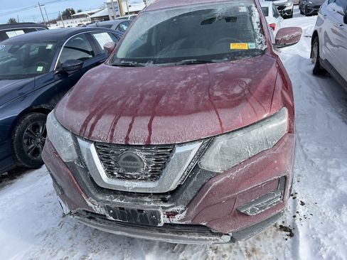 Used 2018 Nissan Rogue SV image 2