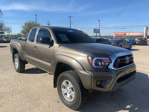 Used 2015 Toyota Tacoma 4x4 Access Cab V6 image 3