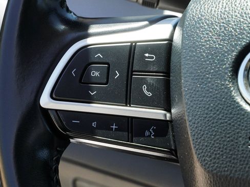 Used 2022 Toyota Highlander XLE AWD/4WD image 36