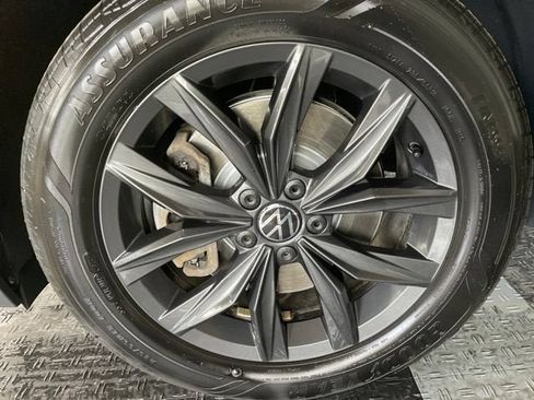Certified 2024 Volkswagen Tiguan SE AWD/4WD image 27