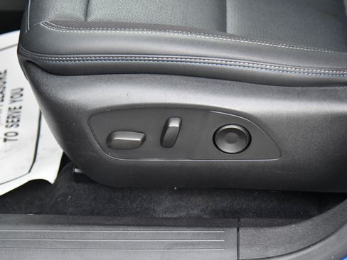 Used 2025 Chevrolet Equinox EV LT w/ Convenience Package image 16