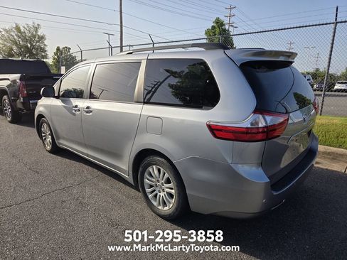 Used 2016 Toyota Sienna XLE w/ XLE Navigation Package FWD image 7