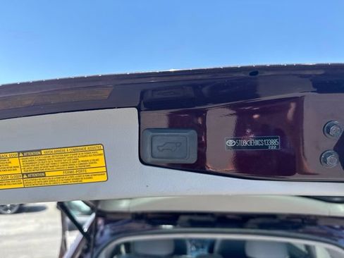 Used 2012 Toyota Highlander SE w/ Tow Pkg AWD/4WD image 34