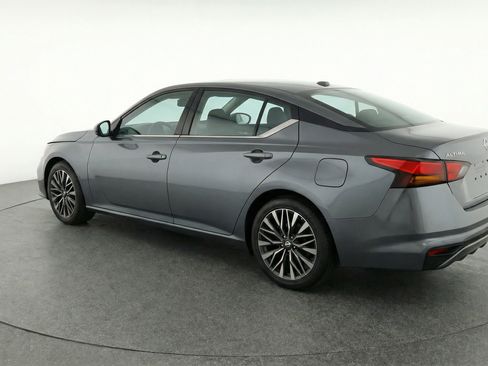 Used 2025 Nissan Altima 2.5 SV FWD image 6