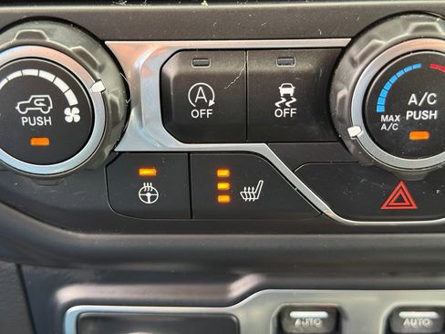 Used 2019 Jeep Wrangler Sport AWD/4WD image 31
