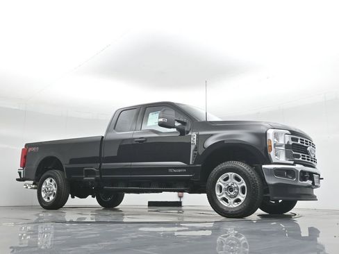 New 2026 Ford F350 XLT w/ FX4 Off-Road Package image 3