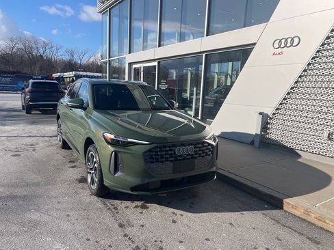 Used 2025 Audi Q5 Premium Plus w/ Premium Plus image 2