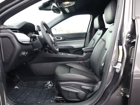 Used 2024 Jeep Compass Latitude image 13