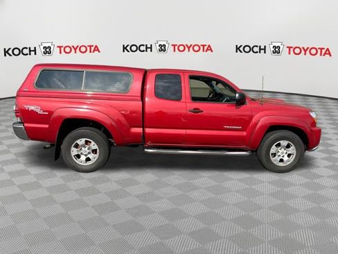 Used 2011 Toyota Tacoma 4x4 Access Cab V6 w/ TRD Off-Road Pkg image 9