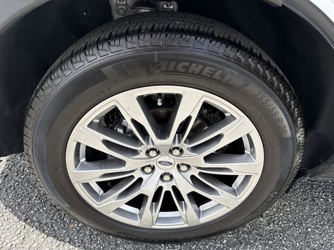 Used 2025 Ford Explorer Platinum image 17