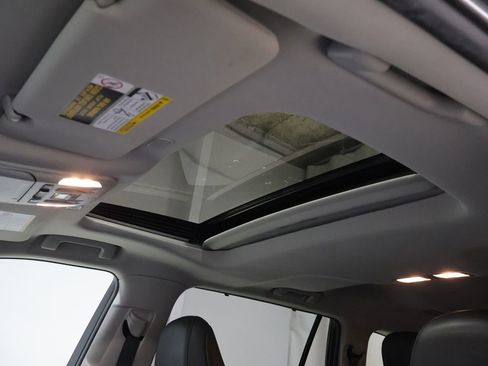 Used 2023 Toyota Highlander XLE AWD/4WD image 33