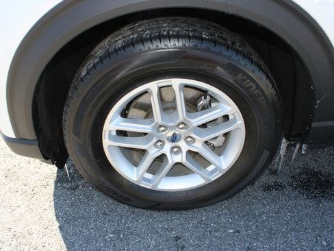 Used 2025 Ford Explorer Active image 10