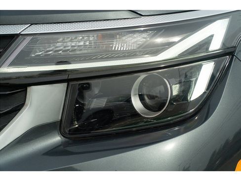 Used 2024 Kia Seltos EX FWD image 24