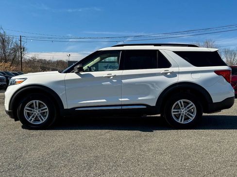 Used 2023 Ford Explorer XLT w/ Equipment Group 202A image 6
