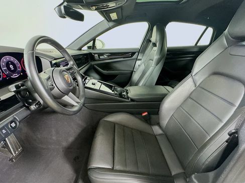 Used 2025 Porsche Panamera RWD image 30