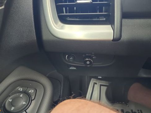 Used 2023 GMC Terrain SLE w/ Driver Convenience Package FWD image 20
