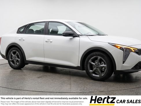 Used 2025 Kia K4 LXS FWD image 1