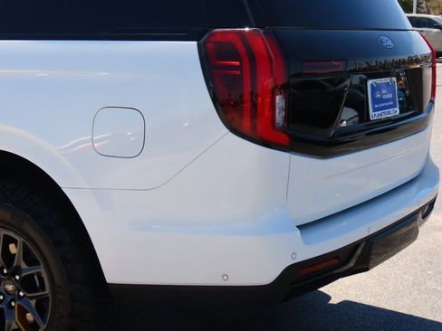 Used 2025 Ford Expedition Tremor image 14