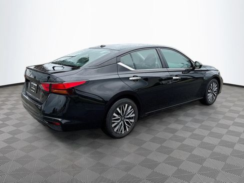 Used 2025 Nissan Altima 2.5 SV FWD image 5