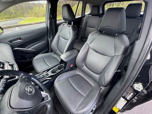 Used 2023 Toyota Corolla Cross XLE w/ Convenience Package image 12
