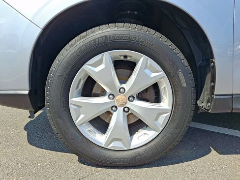 Used 2016 Subaru Forester 2.5i Premium w/ All-Weather Package AWD/4WD image 9