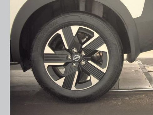 Used 2025 Nissan Kicks SR FWD image 22