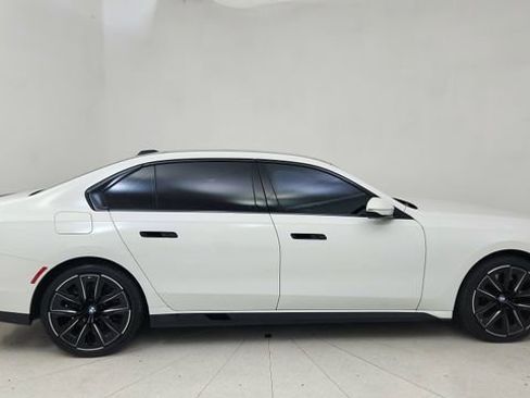 Used 2023 BMW 740i w/ Executive Package image 6