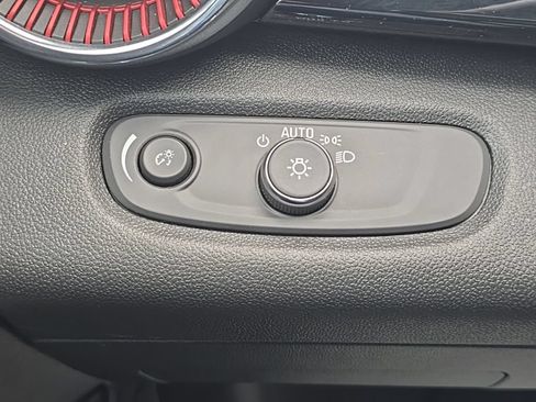 Certified 2024 Chevrolet Trax RS w/ Sunroof Package FWD image 20