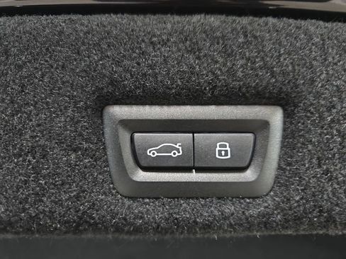 Used 2024 BMW 740i xDrive w/ Premium Package 2 image 31