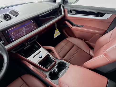 New 2025 Porsche Cayenne Coupe image 26