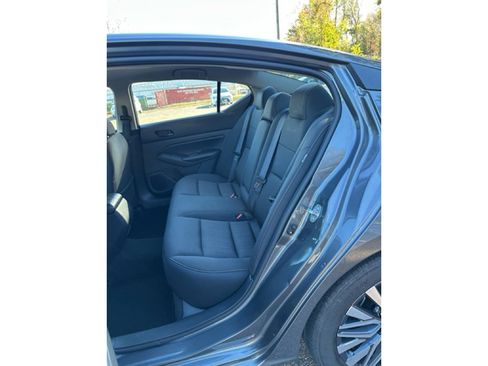 Used 2024 Nissan Altima 2.5 SV image 9