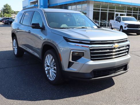 New 2027 Chevrolet Traverse LT w/ Driver Confidence Package AWD/4WD image 2
