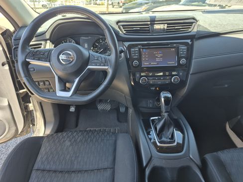 Used 2017 Nissan Rogue SV w/ SV Premium Package FWD image 17